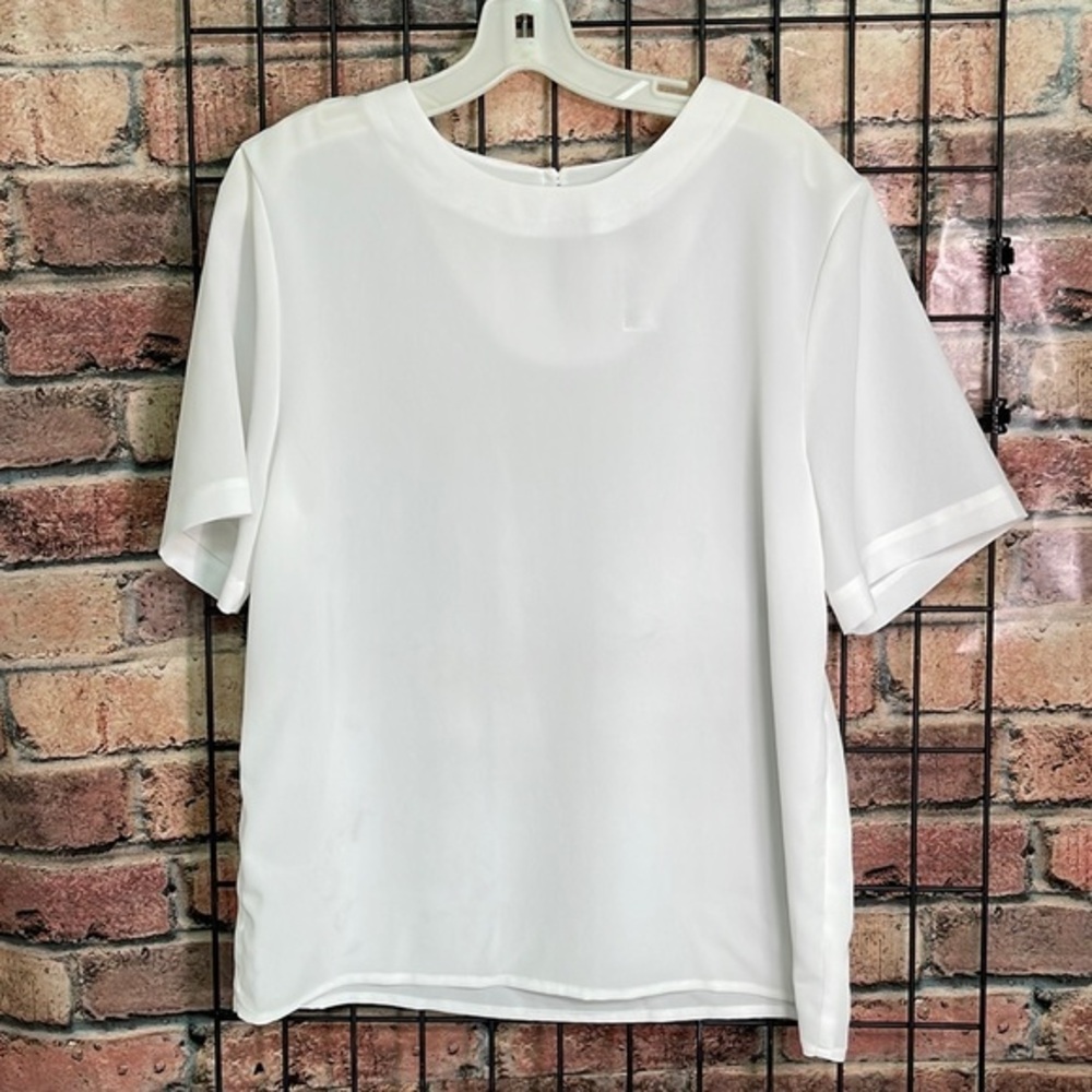 TR Bentley dressy top white short sleeve women’s size medium